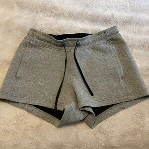 Lululemon Women's Scuba Shorts - Size 6